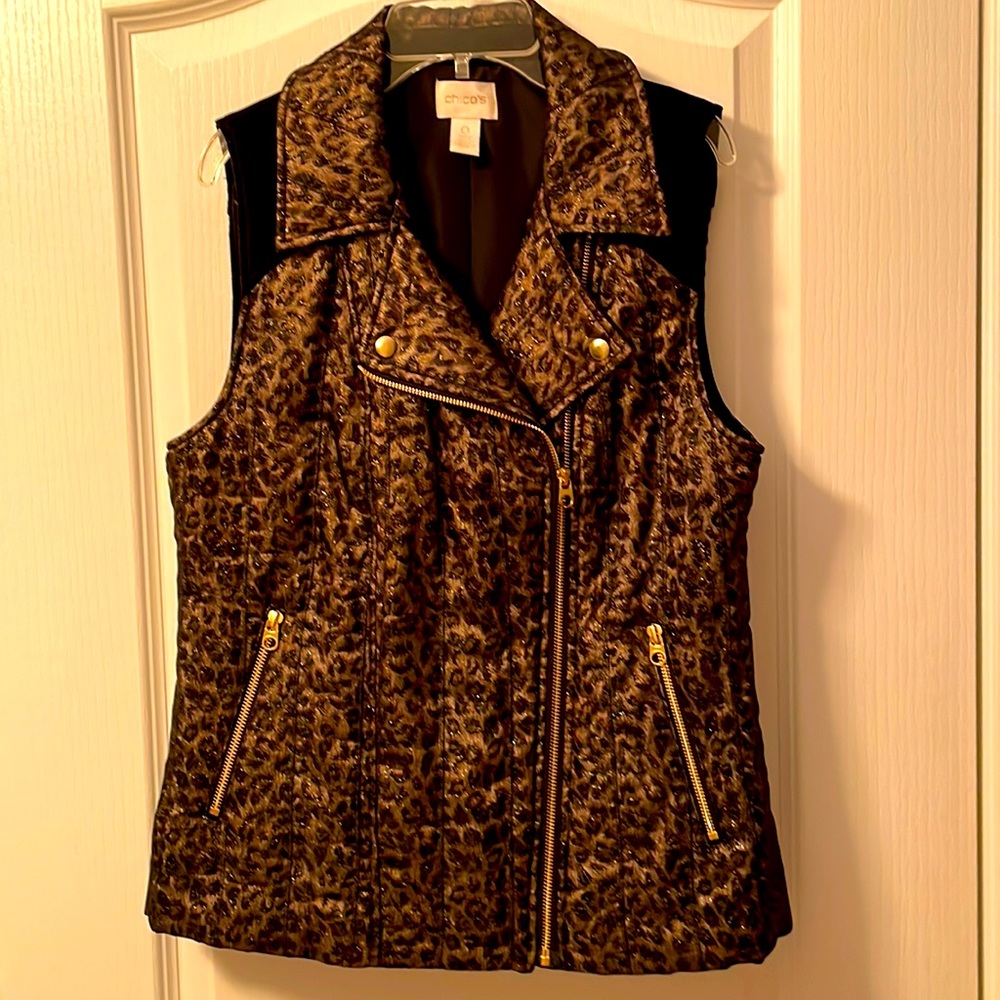Chicos Zip-up Vest. NWT Size 0/1